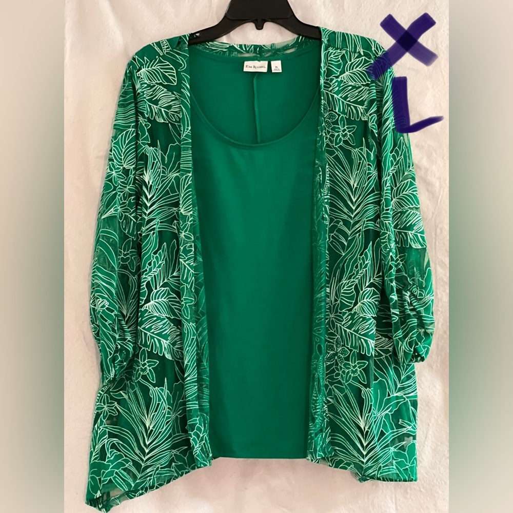LADIES XL GREEN CAMI WITH AN ATTACHED GREEN & WHITE SHAWL